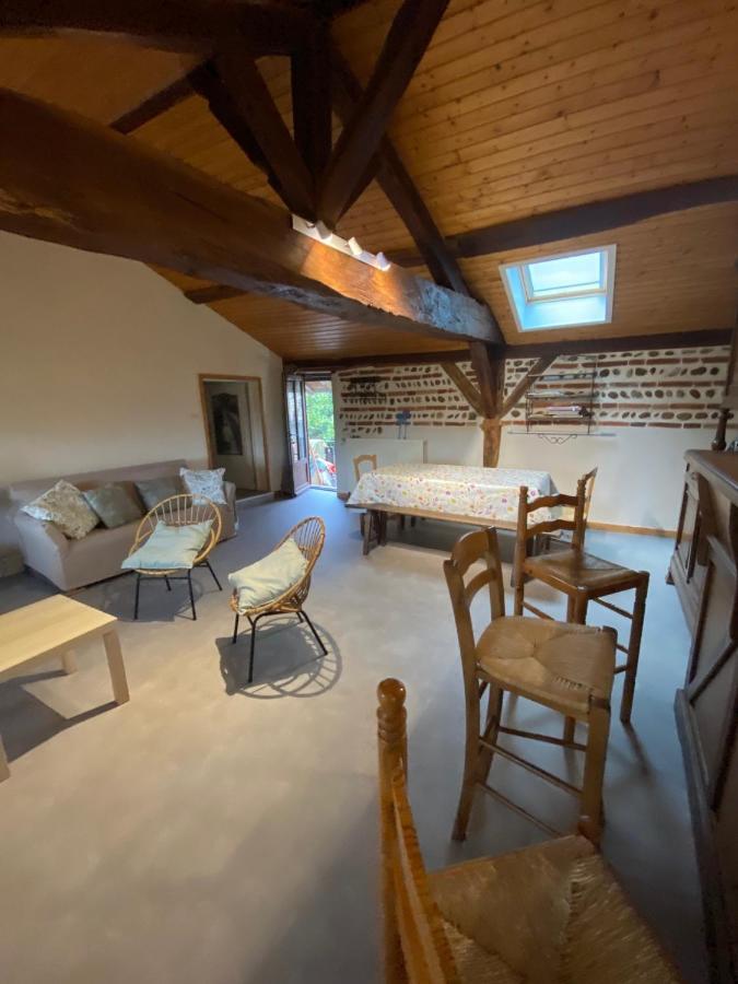 Philoufleur - Gite Restaure En Campagne Chaneins Exterior foto